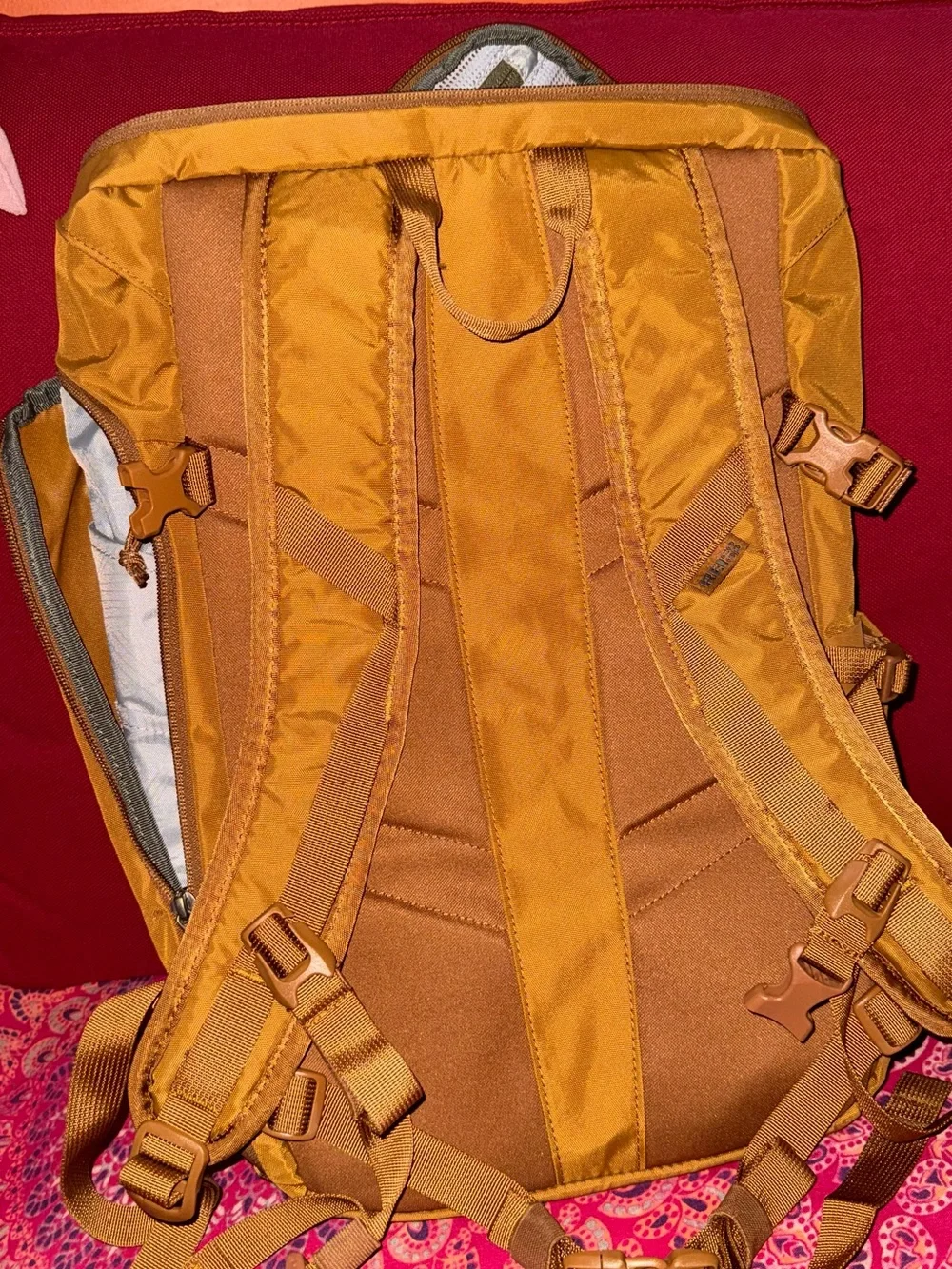 REI Men's  Daypack Backpack in sand